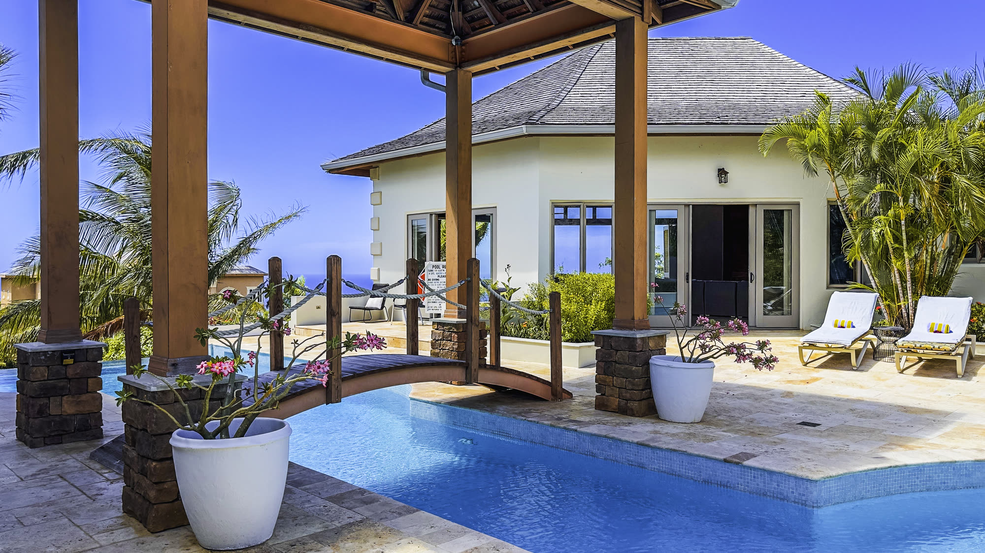 Panoramic Ocean & Mountain Views