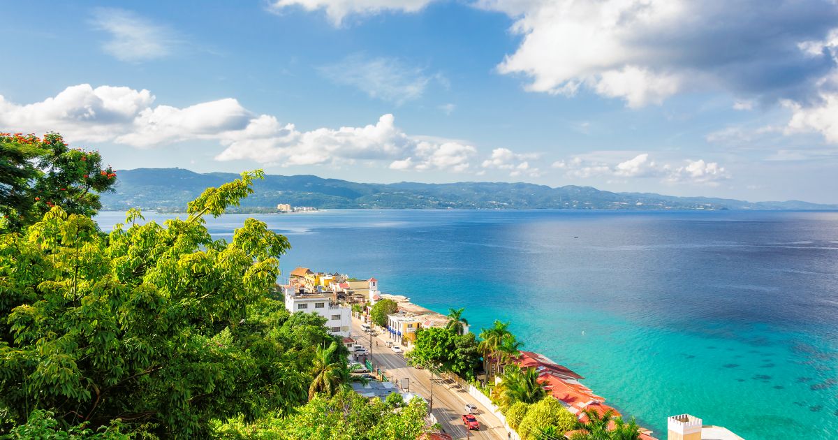 Panoramic Ocean & Mountain Views